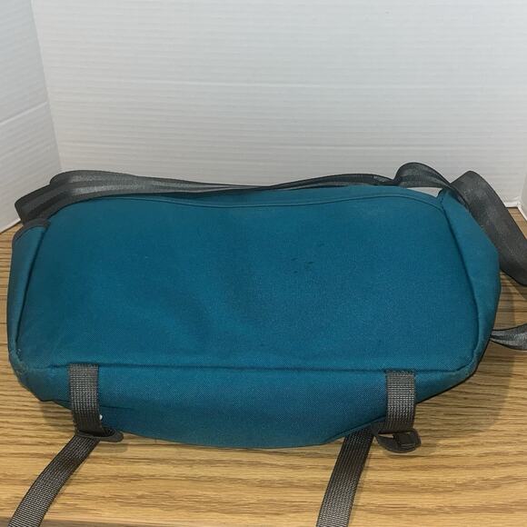 Patagonia Mini Half Mass Small Messenger Carry On Laptop Case Bag Teal READ - Picture 7 of 8